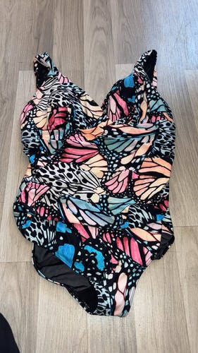 Ladies swimsuit size tummy - 18,