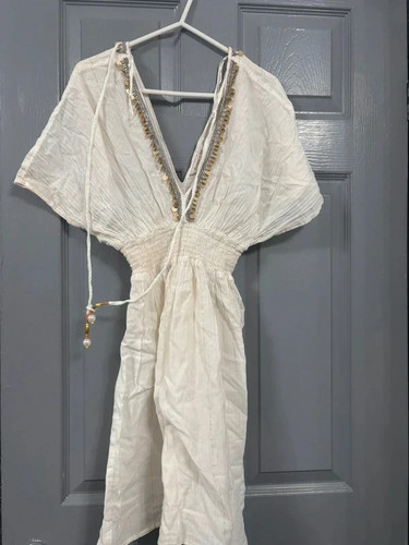 Holiday f white - by, f&f